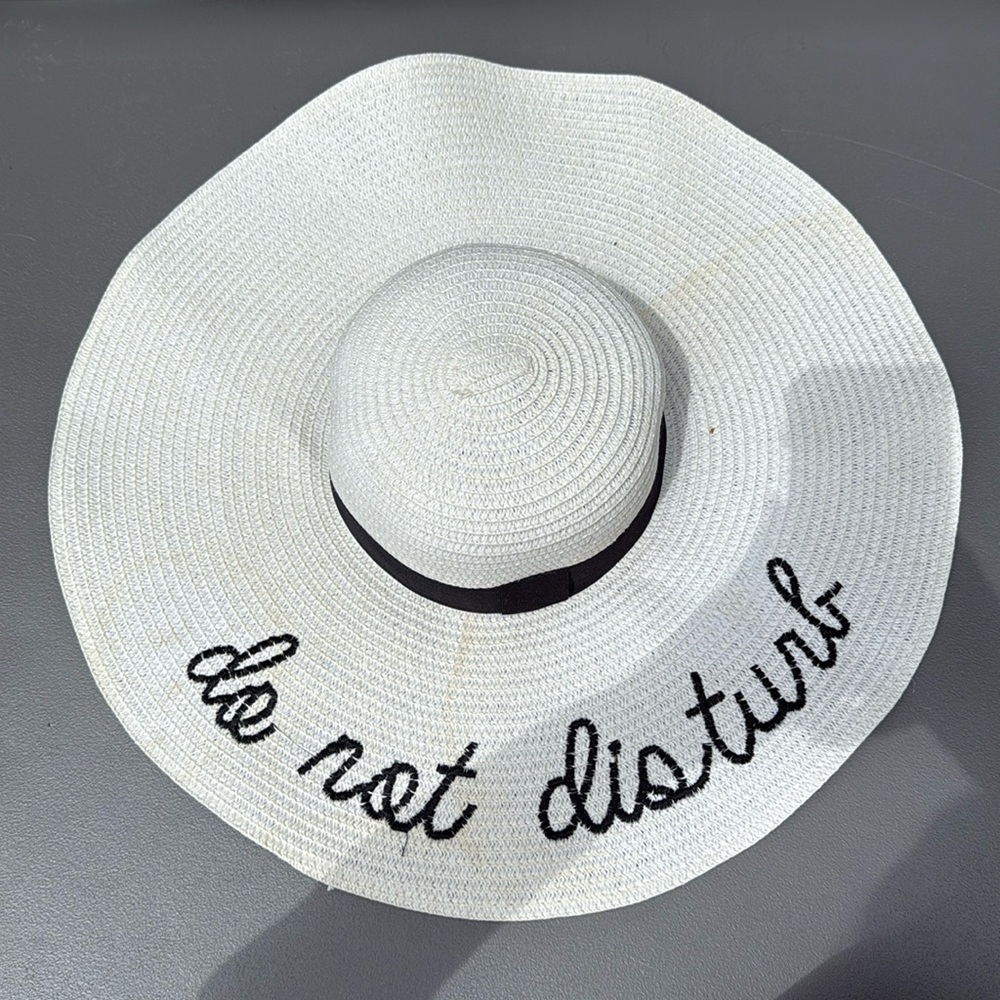 Chic “Do Not Disturb” White and Black Wide-Brim Hat